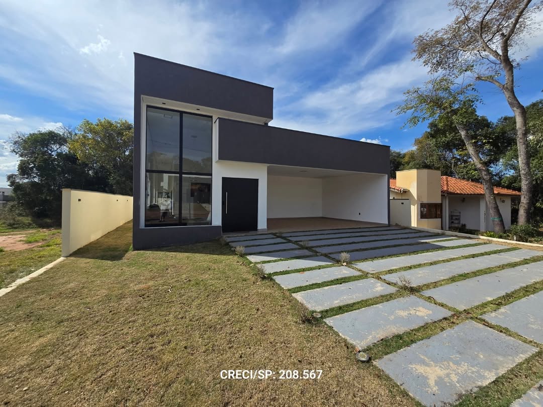 Casa térrea loteamento fechado 🏡Lote 450m²Área construída 186m²3 quartos sendo 1 suíte;Piscina