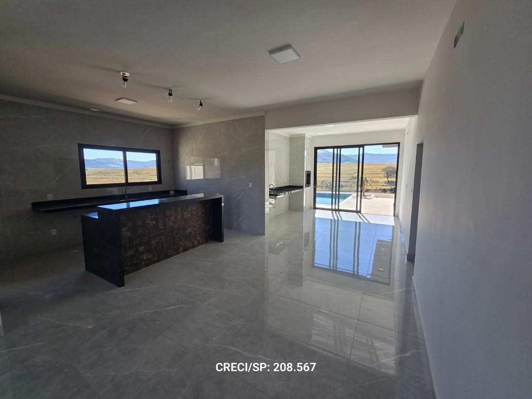 Casa térrea recem construída. 🏡Composta por;3 suítes;Piscina alvenaria;R$1.100.000 🤝Aceita 50% (2)