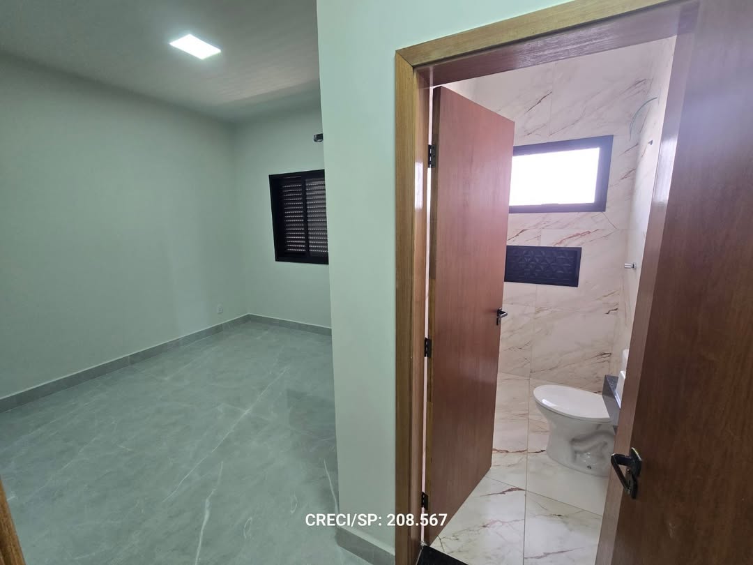 Casa térrea recem construída. 🏡Composta por;3 suítes;Piscina alvenaria;R$1.100.000 🤝Aceita 50% (5)