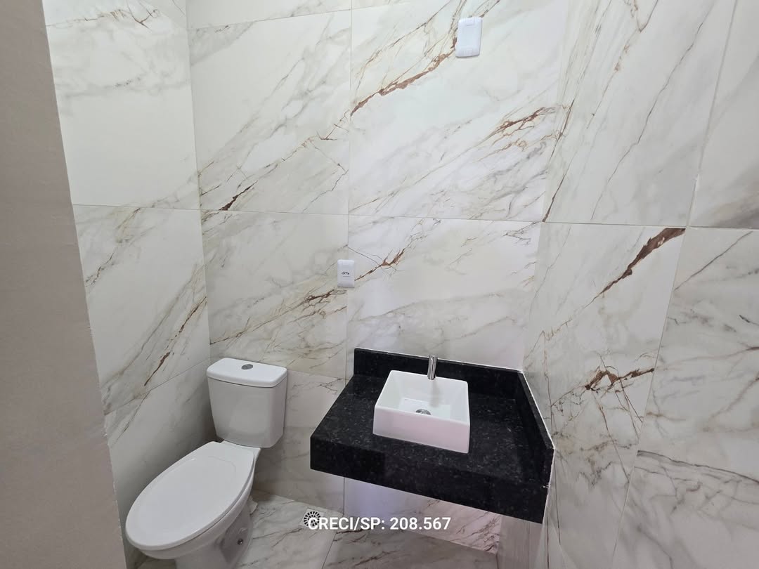 Casa térrea recem construída. 🏡Composta por;3 suítes;Piscina alvenaria;R$1.100.000 🤝Aceita 50% (7)
