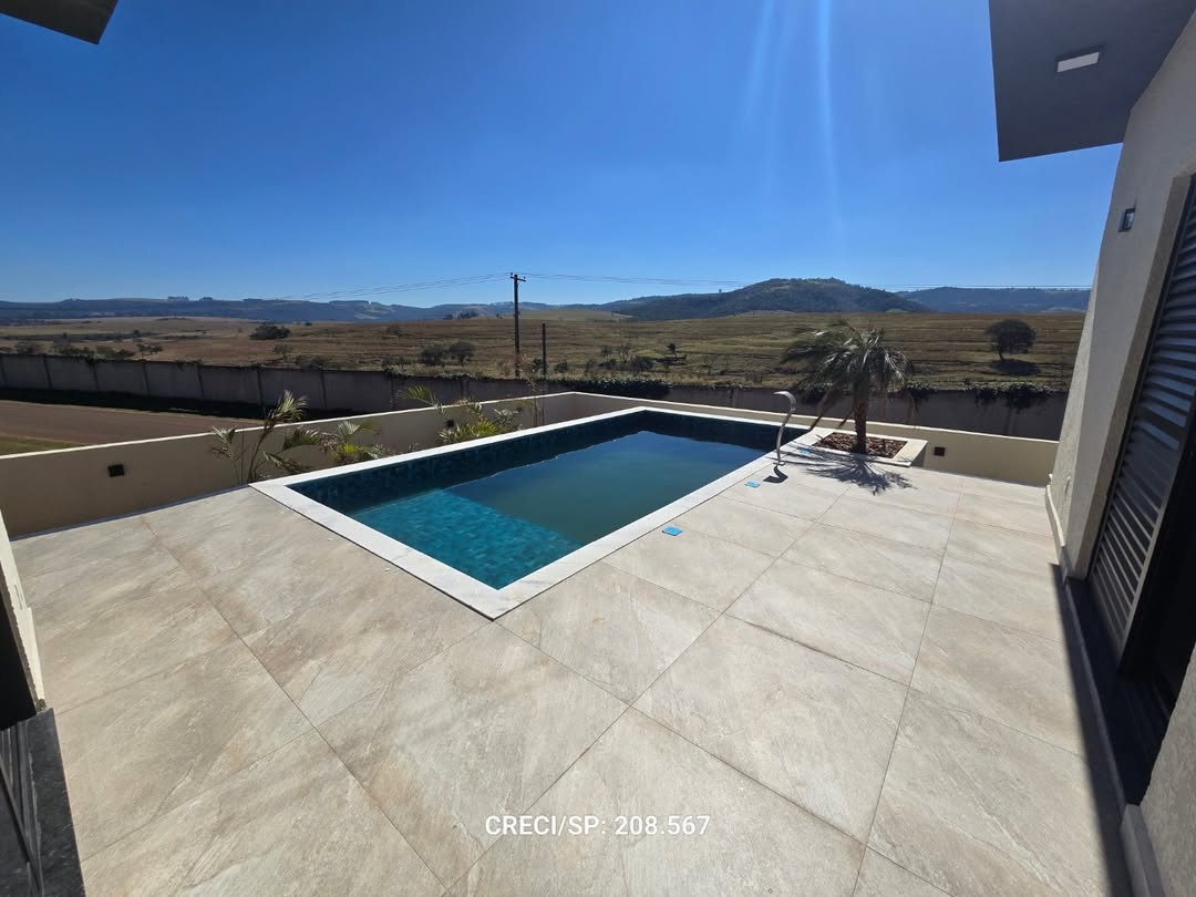 Casa térrea recem construída. 🏡Composta por;3 suítes;Piscina alvenaria;R$1.100.000 🤝Aceita 50% (8)