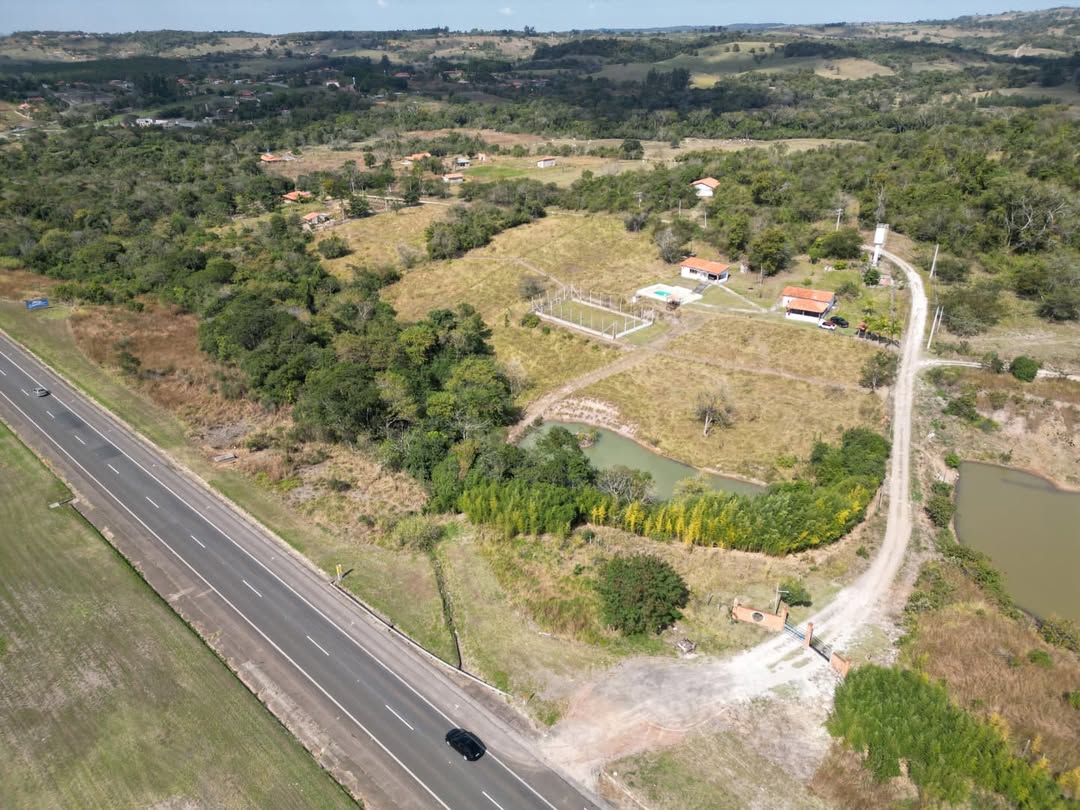 Chácara em frente rodovia Castelo Branco.🌏Área 20.400m². Excelente vista. Tamanho excelente pa (1)