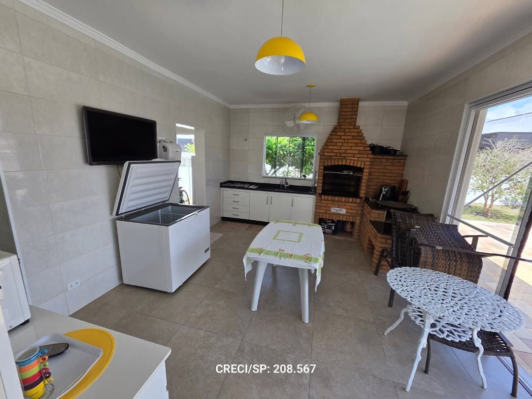 Loteamento fechado, portaria 24 hrs. Sobrado mobiliado;🏠Lote 450m²✅️3 suítes ✅️Piscina vinil;✅️ (10)