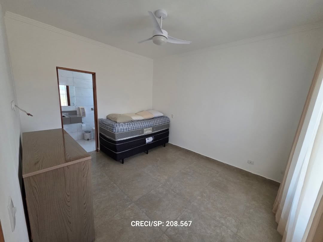 Loteamento fechado, portaria 24 hrs. Sobrado mobiliado;🏠Lote 450m²✅️3 suítes ✅️Piscina vinil;✅️ (5)